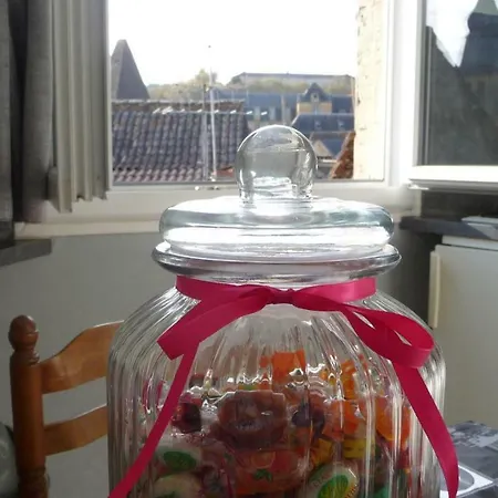 La Bonbonniere سارلا لا كانيدا