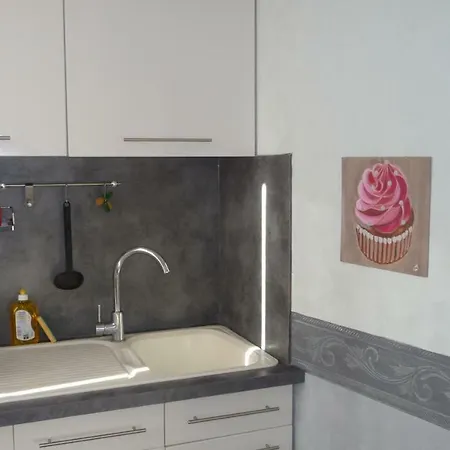 La Bonbonniere سارلا لا كانيدا